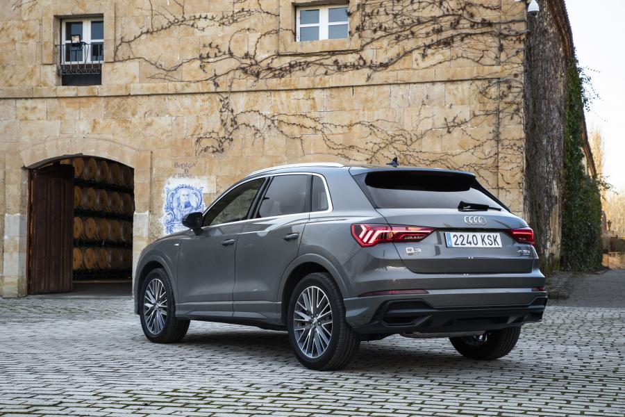  Audi Q3 45 TFSI Quattro S-Line 2018 года  (WW) (фото 52 из 56)